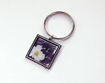 Flower keychain, Flowers, key ring, flower key ring, stocking stuffer, keyring, Key chain, Floral, gift for her, black, white (7789)