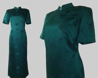 Gorgeous 1960's Vintage Silk Cheongsam Oriental Emerald Green Mandarin Hourglass Dress / Mint Condition