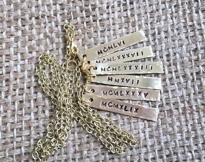 Roman Numeral Necklace, Custom Year Necklace, Birth Year Necklace, Custom Date Necklace, Gifts for Mom, Graduation Year Gifts, Year Necklace