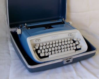 Vintage Royal Aristrocrat Manual Typewriter With Case