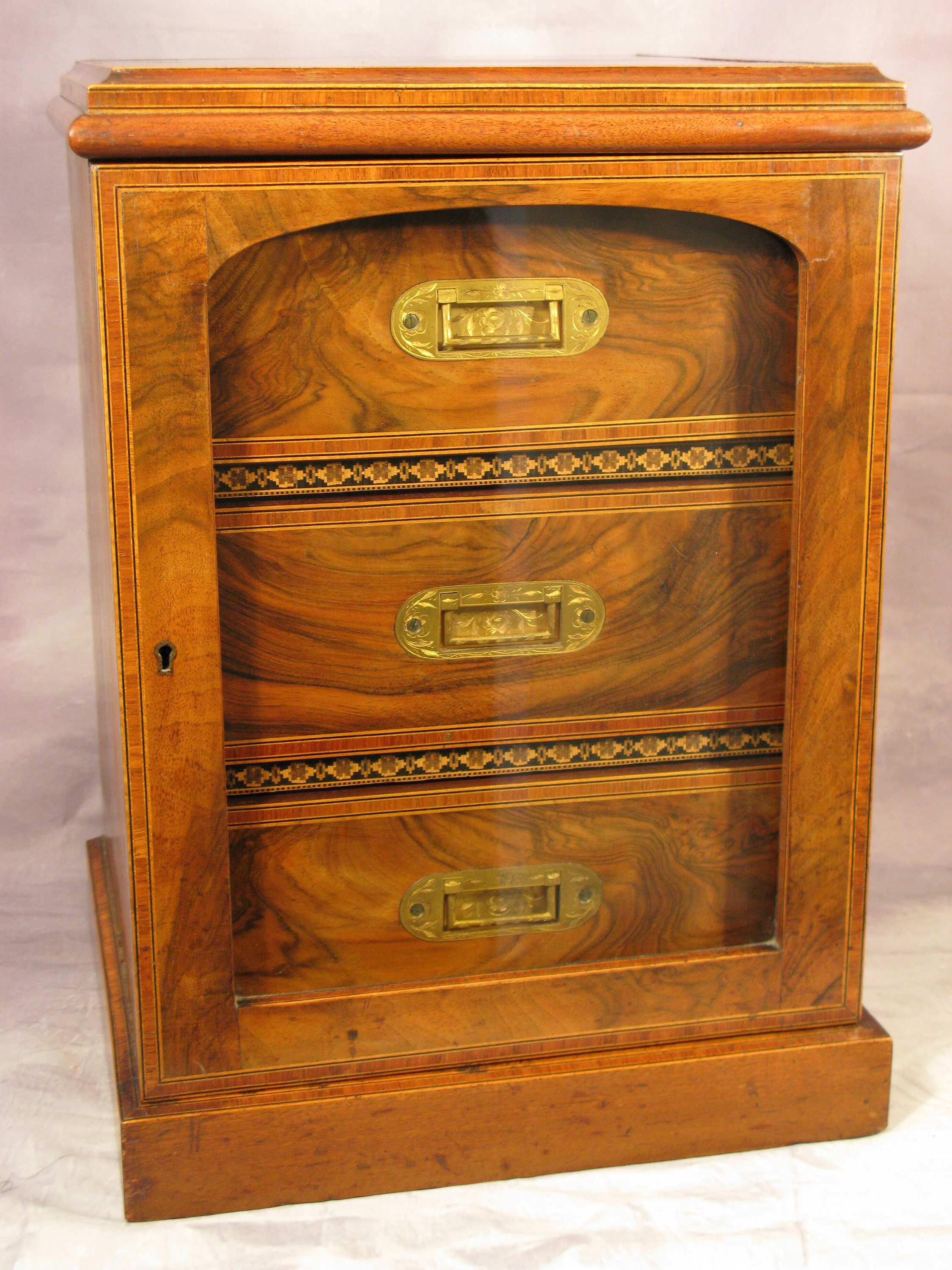 Large Antique Victorian Vintage Inlaid Walnut Cigar Humidor