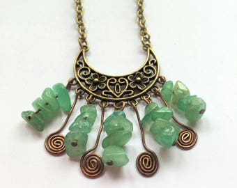 Collier plastron avec morceaux d'aventurine