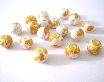 10 white speckled yellow glass beads 8mm