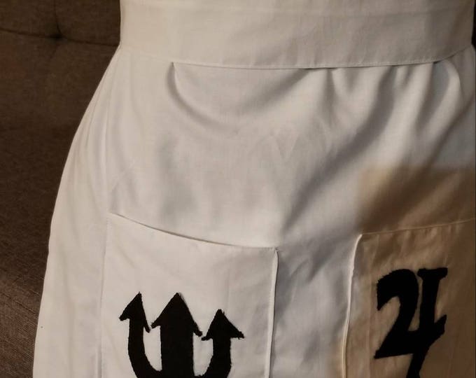 Get your game on, Classic dress apron from the game alice madness returns. Besides in the kitchen use it for Cosplay or Halloween.