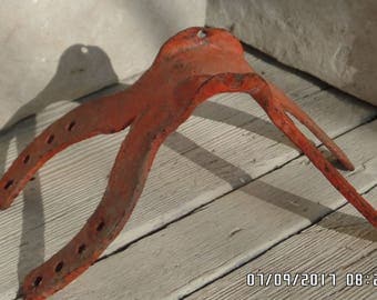 Vintage Iron Boot Scraper Horse Shoe Mold Iron Mongers Horse Shoe Rest Red Iron Scraper