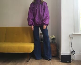 Vintage windbreaker in purple. Men's size M. 90's era.