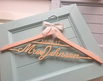 Rose gold wedding hanger, bride hanger, wedding dress hanger, personalized hanger, wedding hanger dress, mrs hanger, bridal hanger