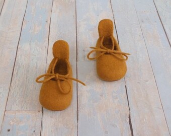 Felted baby moccasins Ready to ship eu 18 Wool boots newborn Baby shower gift Crib shoes baby Merino mustard wool booties First boots baby