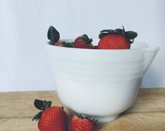 Vintage milk glass Pyrex - Hamilton Beach Mixing Bowl - pouring spout mixing bowl