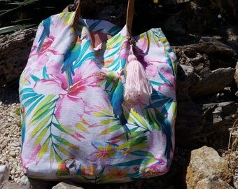 Beach bag with leather handles