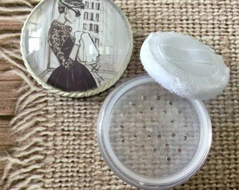 Gift for woman flirtatious little powder compact Pocket