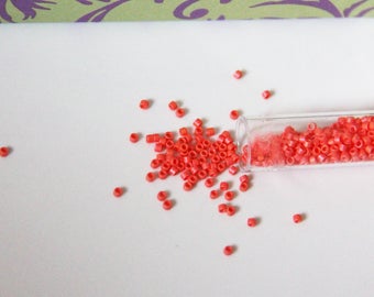 Le tube de perles rocailles japonaise orange mat