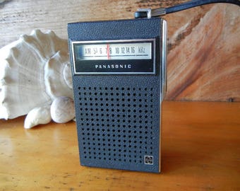 Vintage PANASONIC R-1070 Transistor AM Radio Made In Japan Works Great! Carry Strap uses 9 Volt not included Collectible