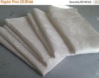 Summer Sale Vintage Linen Napkins / Off White Napkins / Vintage Napkin Set / Large Dinner Napkins, Off White Floral Napkins