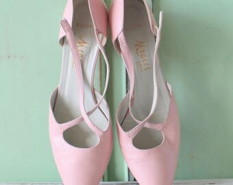Vintage PINK LEATHER Fancy Heels...size 7.5 womens....shoes. heels. pumps. pretty in pink. fancy. pink heels. glam. party. wedding. designer
