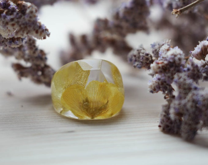 Resin Ring with yellow flowers, Massive Faceted Resin ring, Geometric ring, Clear Transparent Ring, Terrarium Botanical Flower Ring, For Her