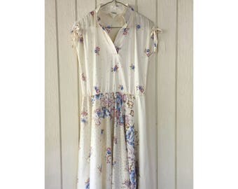 Cream Vintage 1970s 'Montgomery Ward' Floral Dress. Size M