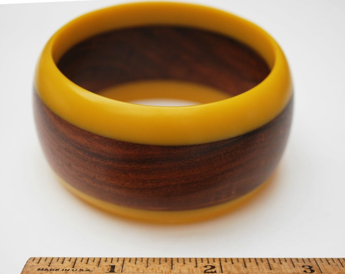 boho two tone Lucite bangle - Wood Brown - Mustard yellow - Vintage plastic bracelet