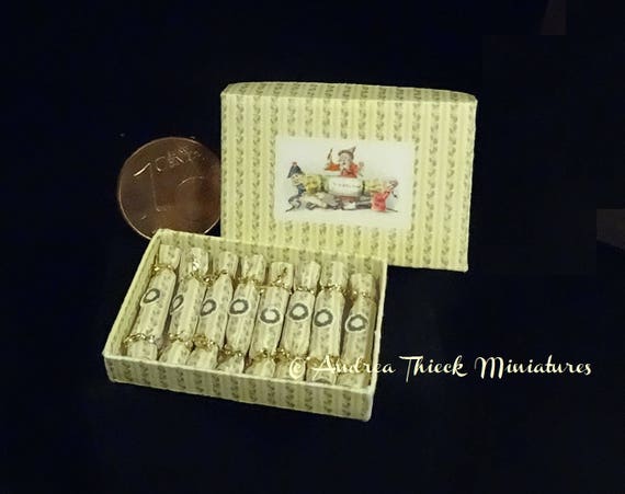 Christmas crackers in 1/12 scale miniature for a dollhouse table setting