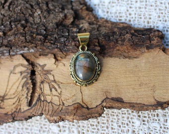 Gemstone Brass Pendant, Crystal Pendant, Spiritual Jewellery, Tribal Brass Pendant, Yoga Jewelry, Pendentif Laiton Pierre Energie