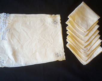 Set 8 Vintage Linen Daffodil Applique Placemats w Matching Napkins