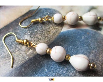Earring "Howlite beads Trio" ivory metal antique gold