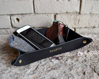 Custom Leather Valet Tray. Multiple Colors. Personalized Full Grain Leather Catchall. Catch All. Desk Organizer, Catch all, Storage Tray.