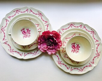 Set of 2 Vintage Wedgwood China Dinner Plates, Soup bowls & Saucer - Williamsburg Husk