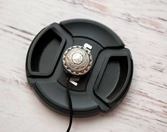Lens Cap Holder - DSLR Camera - Lens Cap Leash - Camera Accessories - Nikon Camera - Lens Cap Holder - Photographer Gift - Medallion