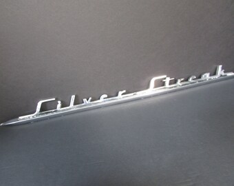 1940s Pontiac Silver Streak Emblem, Nameplate/ Vintage chrome quarter panel logo, 2 pin, 510559, 1946- 1948/ 16 1/2"