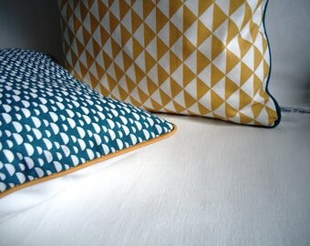 Available Lot 2 cover of Pillow 40cm, mustard and teal graphics, contrast piping trim