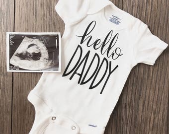Hello Daddy Pregnancy Announcement Onesie® / Bodysuit / Pregnancy Reveal / Gift For Him / New Baby / New Dad / Surprise Reveal / Fathers Day