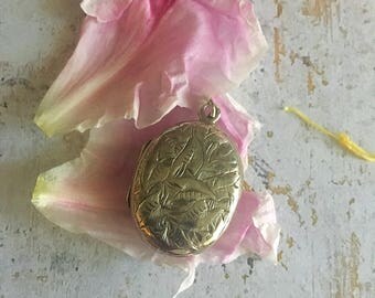 Antique Sterling Silver Victorian Locket | Victorian English Leaves Locket | British Sterling Silver Locket | Hallmarked