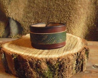 Bracelet leather cuff Brown and green Irish medieval hobbit (S size)