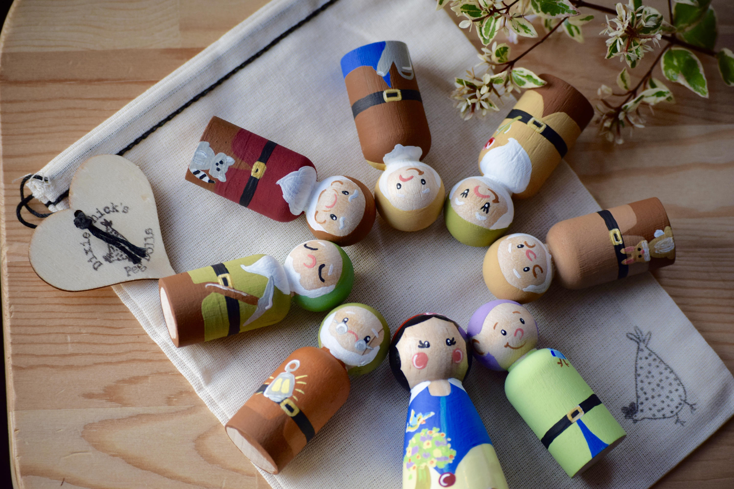 snow white and the seven dwarfs house toy