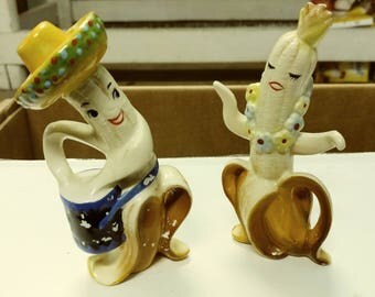 Dancing banana's salt & pepper shakers