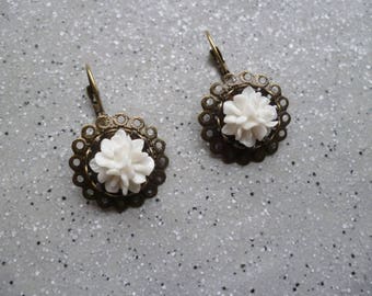 Pretty Stud Earrings resin flower
