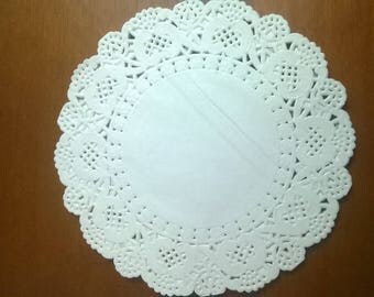 SET OF 40 WHITE SCALLOPED PAPER DOILIES