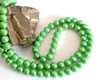 Wholesale lot of 100 Green Pearl glass beads, 6mm