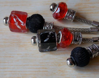 Keychain Charm's red and black metal mesh snake