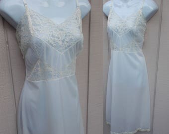 Vintage 50s White Nylon slip with Crystal Pleat Bodice / Size 36 38 // Dress slip Nightgown