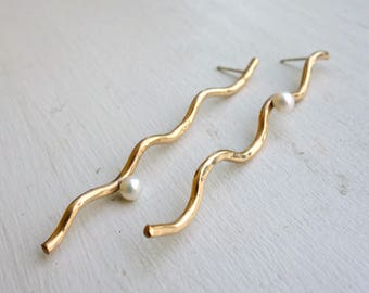 Asymmetrical Gold Pearl Squiggle Stud Dangles