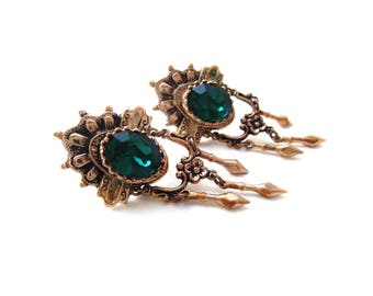 Pair of Vintage Unmarked Art Nouveau Gold Tone Metal & Emerald Green Faceted Oval Glass Rhinestone Dangle Screw Back Earrings