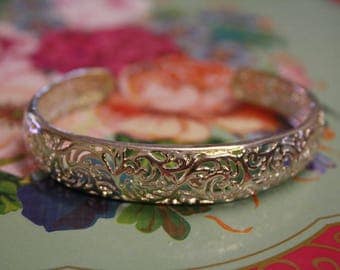 Pretty etched patterned and detailed vintage silver bangle, boho