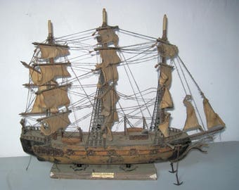 Wooden Ship Model New Bedford WHALE BOAT with all the fixings.