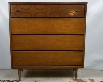 Basset Mid Century dresser / Vintage chest of drawers / Mid Century Modern chest / MCM furniture