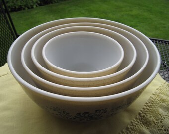 Pyrex Homestead Nesting Mixing Bowls, 4 Bowl Set