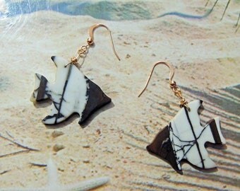 Fish in African Opals34 14 k gold filled earrings / 29mm fish africaines34 opals in 14 k gold filled earrings / 29mm