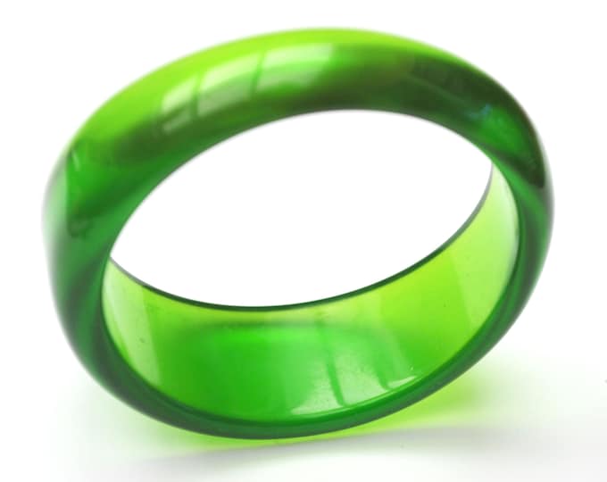 green Lucite Bangle - Marbled - translucent -chunky - Mid Century -Mod bracelet