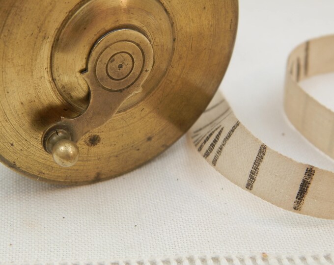 Antique 19 th French Century Brass 10 Meter Retractable Tape Measure, Metal Measuring Instrument from France, Wind Up, Retro Brocante Decor Antique 19 th French Century Brass 10 Meter Retractable Tape Measure, Metal Measuring Instrument from France, Wind Up, Retro Brocante Decor